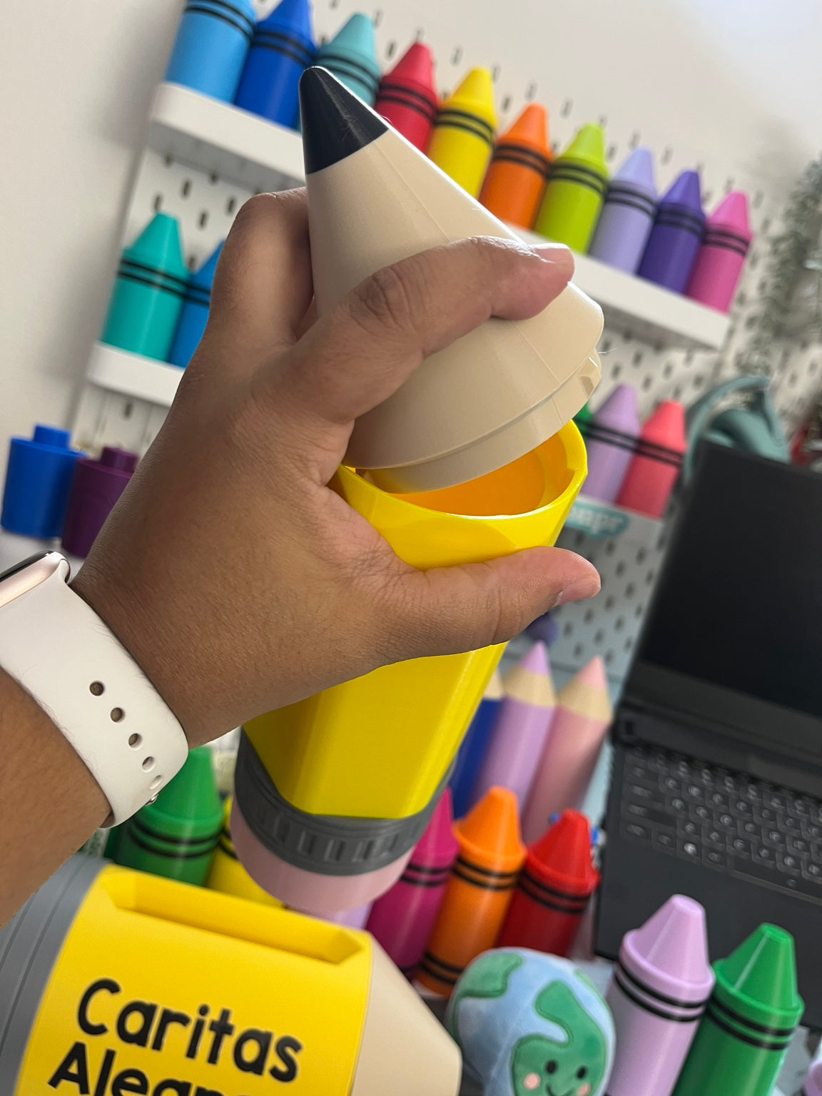 Estuche organizador 3D en forma de lápiz abierto