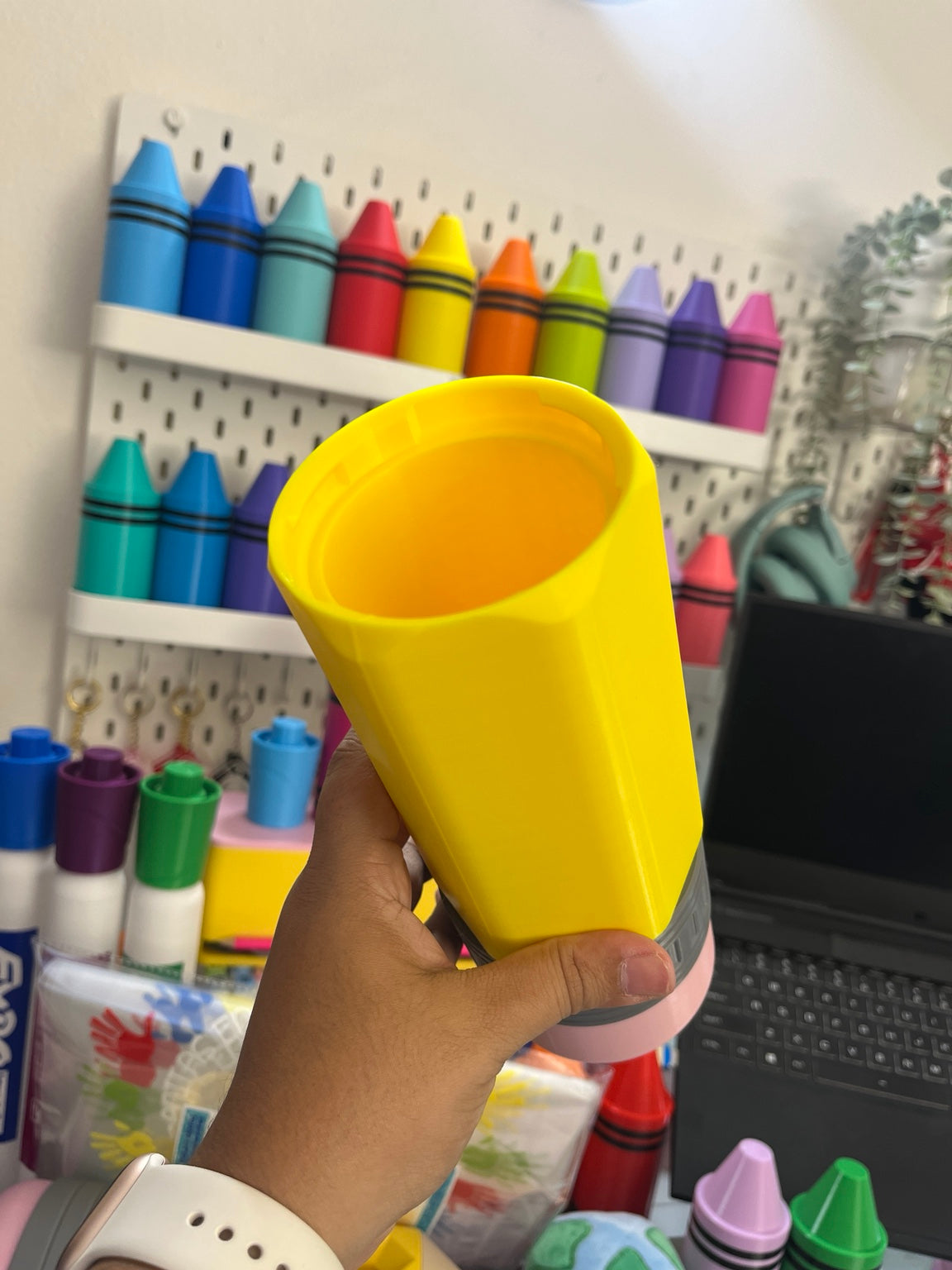 Interior del estuche organizador 3D en forma de lápiz