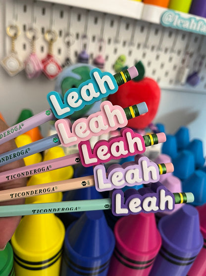 Set de cinco lápices Ticonderoga con nombres personalizados en cinco colores para niña